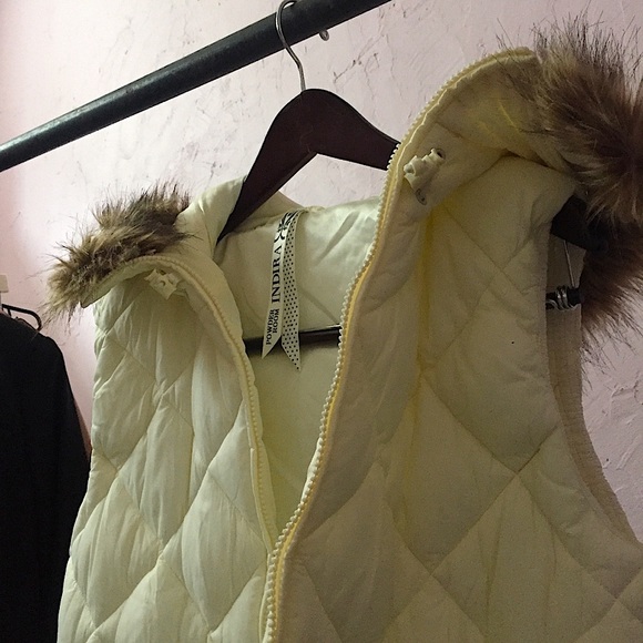 Indira Powder Room Puffy Fur Vest - Picture 9 of 14